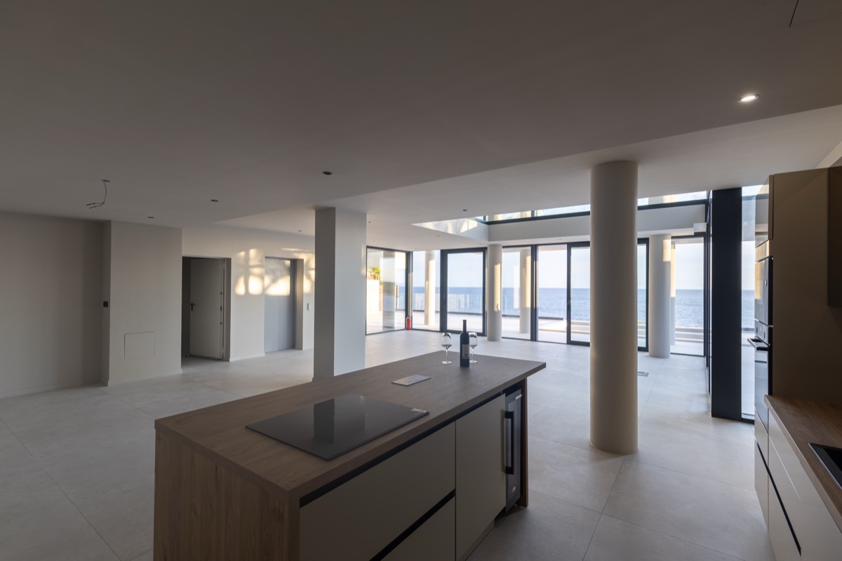 Fitted kitchen with island