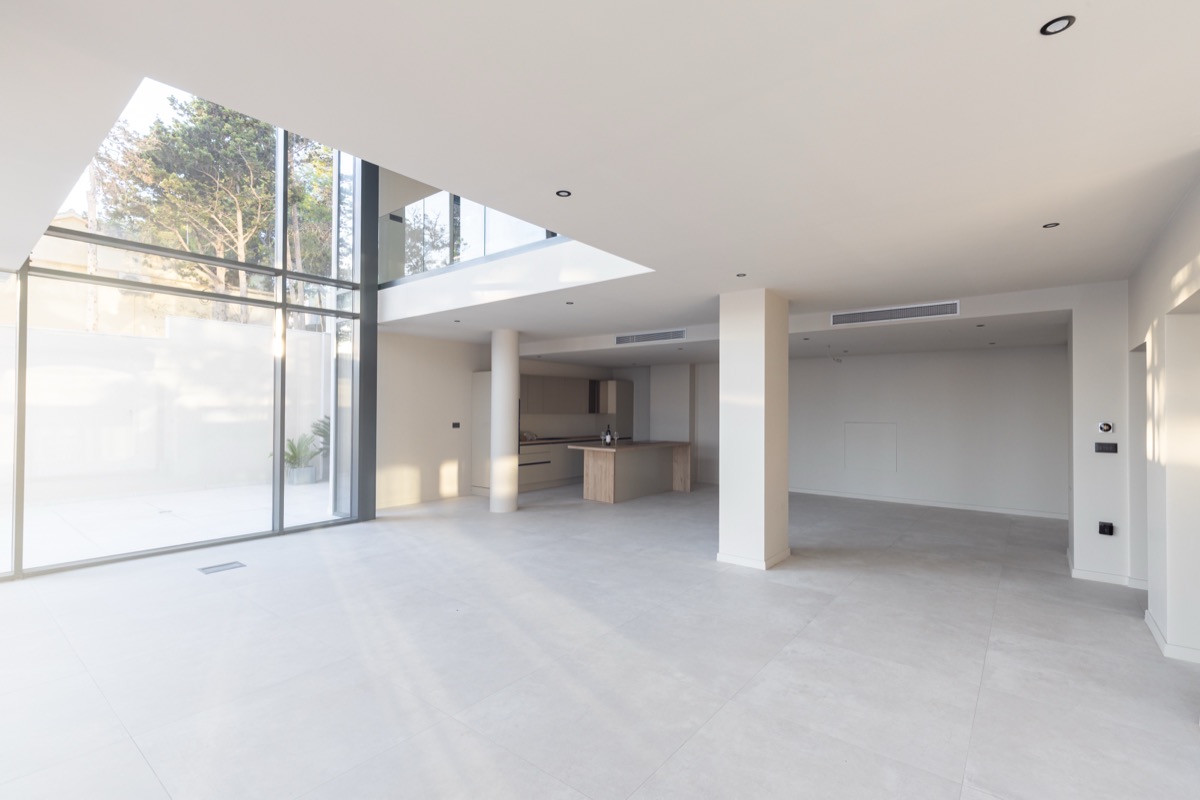 Living level with double-height glazing